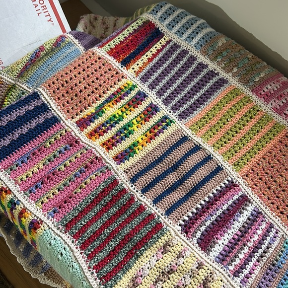 Handmade Throw Blanket Pretty! - Picture 3 of 4